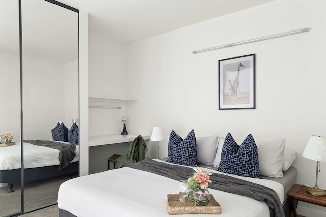 Cozy 2BR Apt, Steps From Melb Central With Parking