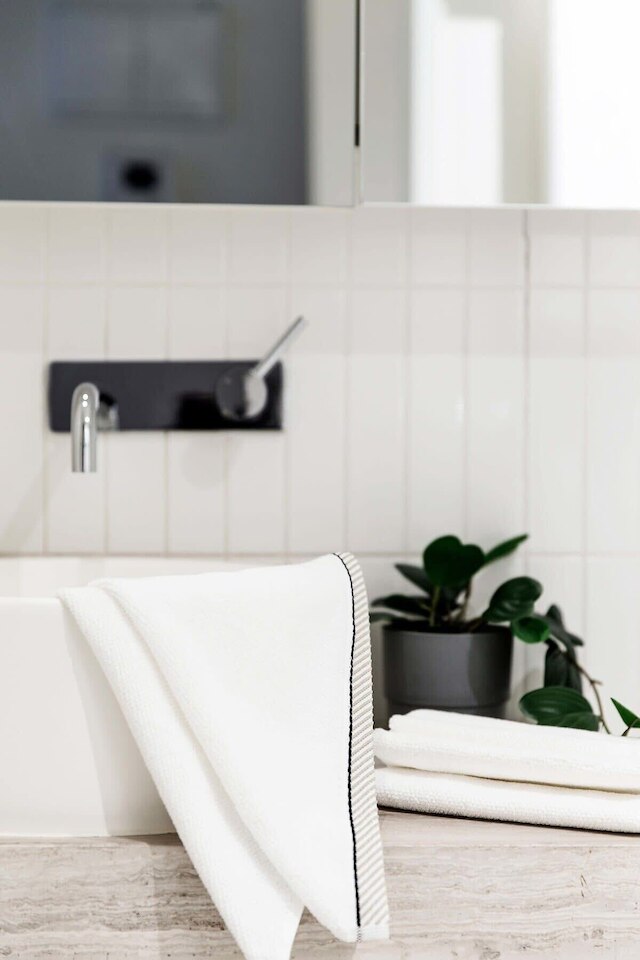 A Lovely 2BR Apt Near Victoria Market, City Views