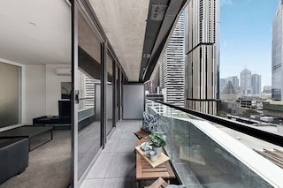 A Lovely 2BR Apt Near Victoria Market, City Views