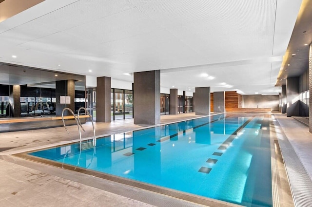 A Lovely 2BR Apt Near Victoria Market, City Views