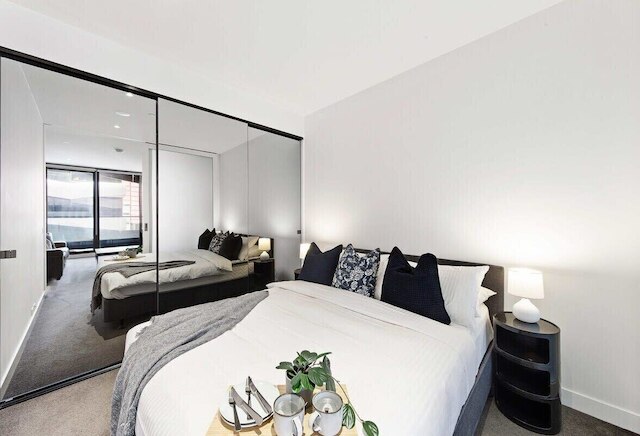 A Lovely 2BR Apt Near Victoria Market, City Views