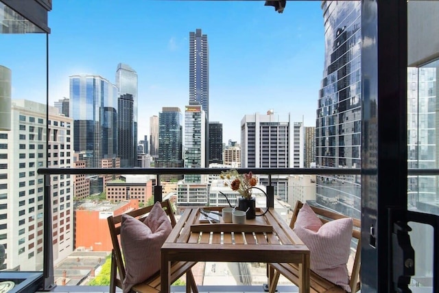 A 3BR Apt Next to Southern Cross, Free Parking