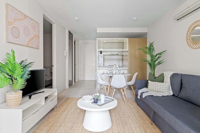 Serene 2BR Apartment in the Heart of Melbourne