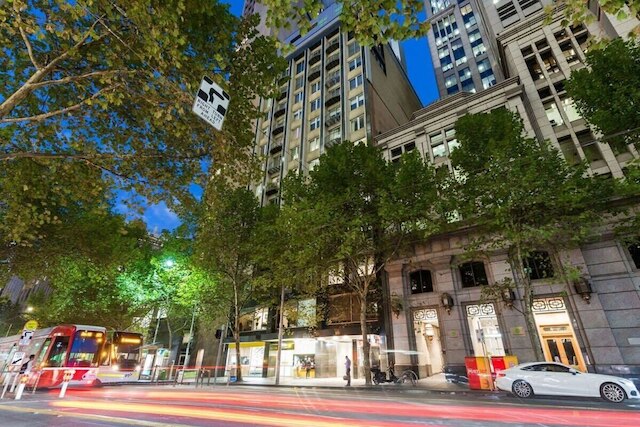 A Cozy 2BR Apt on Collins Near Flinders Station