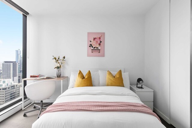 Pet-friendly 2BR Near Southern Cross, City Views