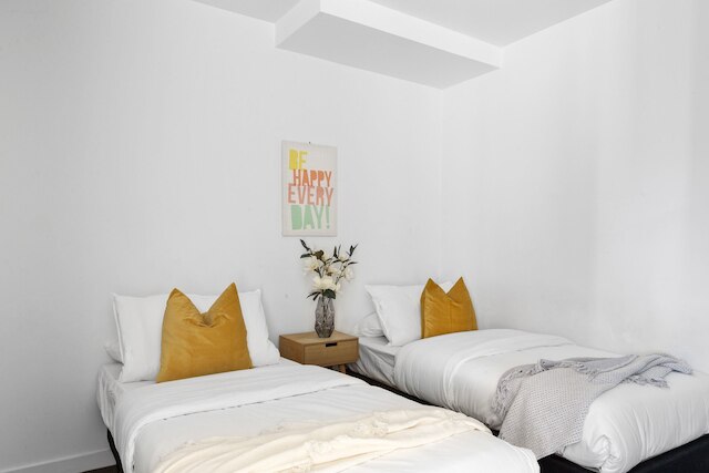 Pet-friendly 2BR Near Southern Cross, City Views