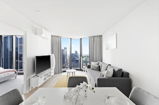 A 3BR Apt Next to Melbourne Central, Free Parking