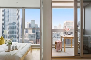 A Comfy 2BR Apt w/ City Views Near Southern Cross