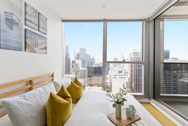 A Comfy 2BR Apt w/ City Views Near Southern Cross