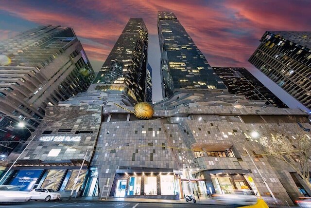 A Lux & Modern Apt Next to Southern Cross Station