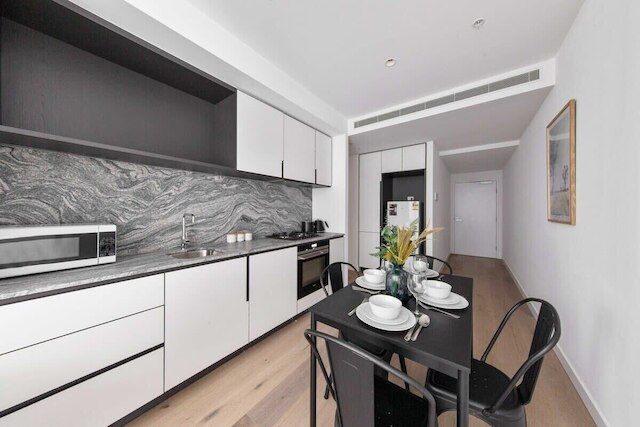 A Lux & Modern Apt Next to Southern Cross Station