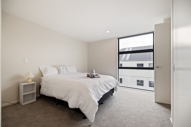 クローズ トゥ スタジアム 3 ベッドルーム ウィズ ガレージ – ユニット 1