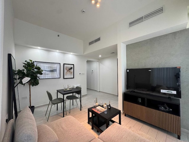 ラグジュアリー 1 ベッドルーム フリー ファーニッシュド ライフライン アパートメント ウィズ フリー パーキング