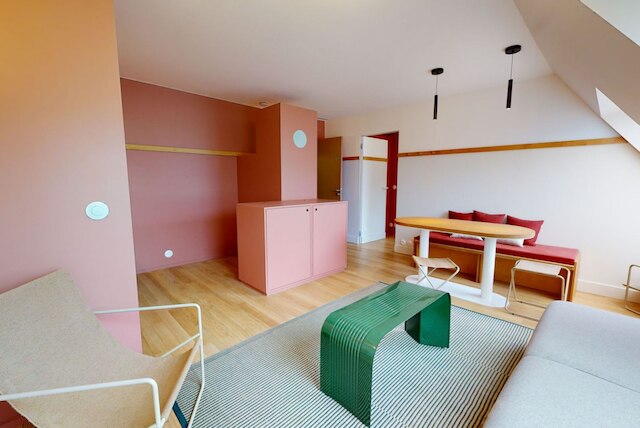 Charming 2-bed Flat w Shared Spaces