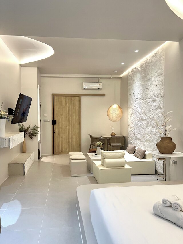 24ルームズ ナコンサワン