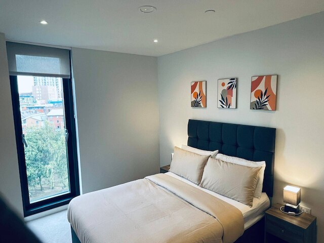 City Sky View Centre Luxe Apartment - 2 Bedrooms