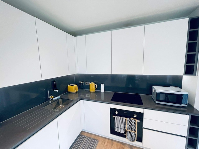 City Sky View Centre Luxe Apartment - 2 Bedrooms