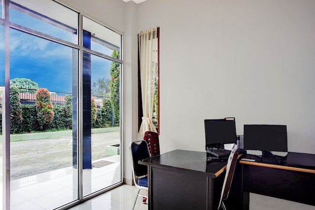 OYO 94785 ダイアナ ホームステイ シャリア