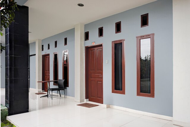 OYO 94785 ダイアナ ホームステイ シャリア