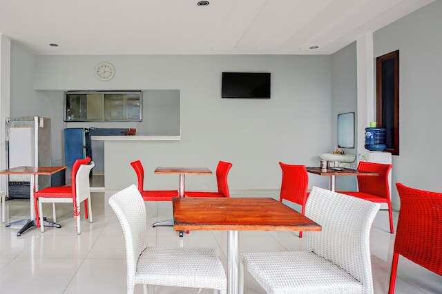 OYO 94785 ダイアナ ホームステイ シャリア