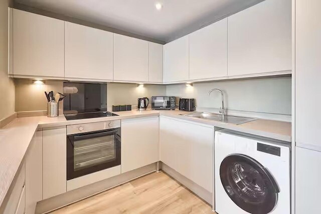 ニア クリスマスマーケット & スタジアム - パーキング - WiFi - スリープス 6