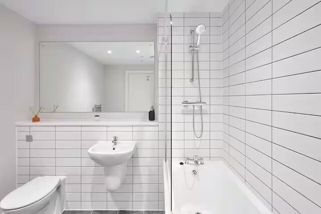 ニア クリスマスマーケット & スタジアム - パーキング - WiFi - スリープス 6