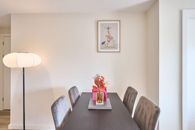 ニア クリスマスマーケット & スタジアム - パーキング - WiFi - スリープス 6