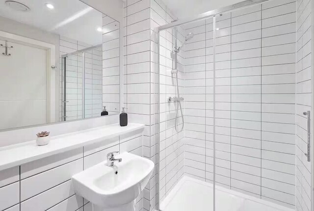 ニア クリスマスマーケット & スタジアム - パーキング - WiFi - スリープス 6