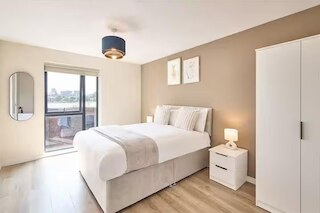 ニア クリスマスマーケット & スタジアム - パーキング - WiFi - スリープス 6