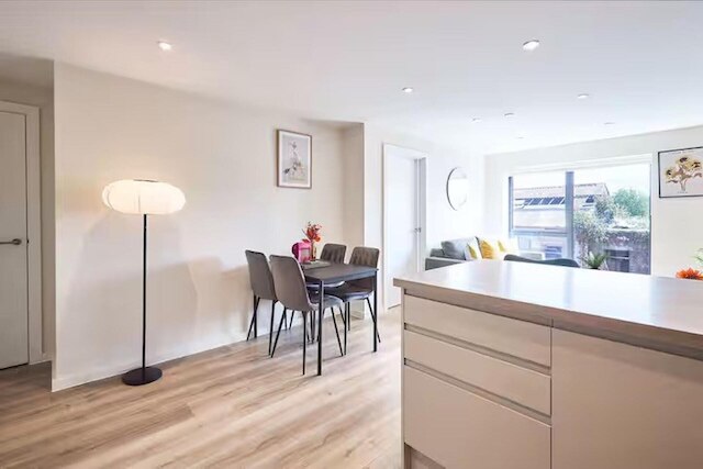 ニア クリスマスマーケット & スタジアム - パーキング - WiFi - スリープス 6