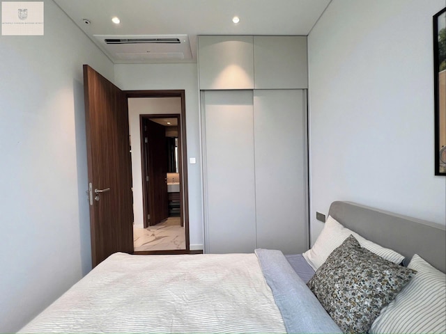 Metropole Sovereign Waterside Retreat