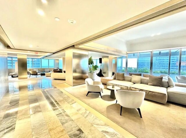 AKA ブリッケル 31th フリー パーキング by パレルモ ホーム