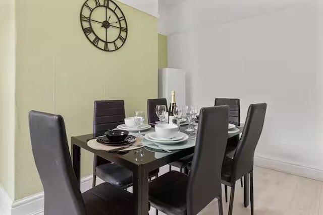 ファミリー - スリープス 6 - ガーデン - パーキング