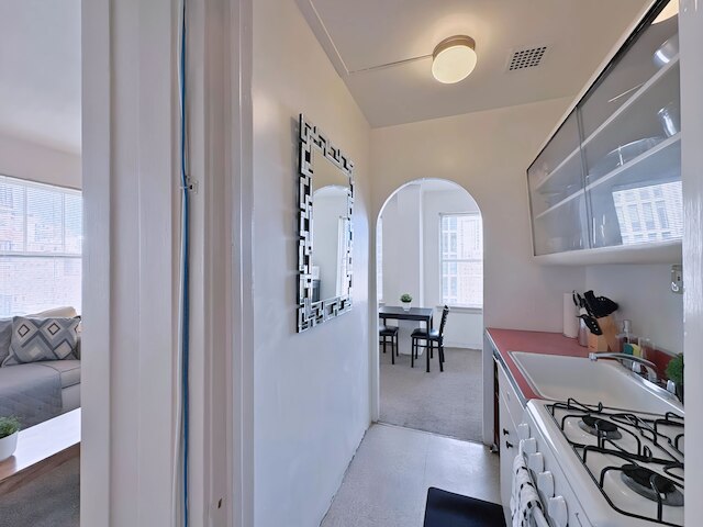 1BR Gold Coast Vintage Gem - SP 1700