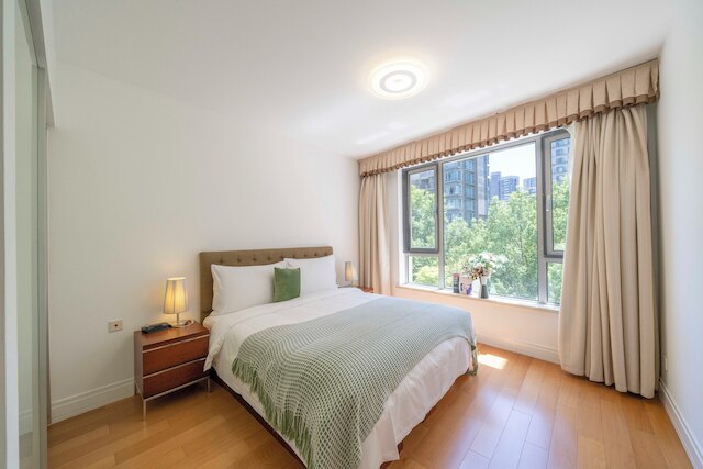 Tyms Stylish 3BR 2BA Apt Xujiahui Metro