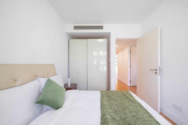 Tyms Stylish 3BR 2BA Apt Xujiahui Metro