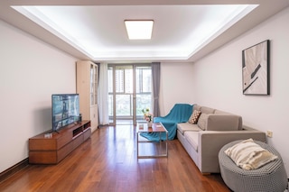 Tyms Premium 3BR 2BA Apt Walk to Metro