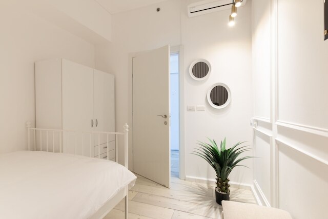 3 BR SeaFront APT Prestigious Tower