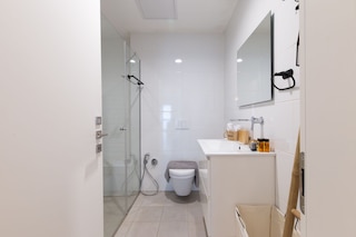 3 BR SeaFront APT Prestigious Tower