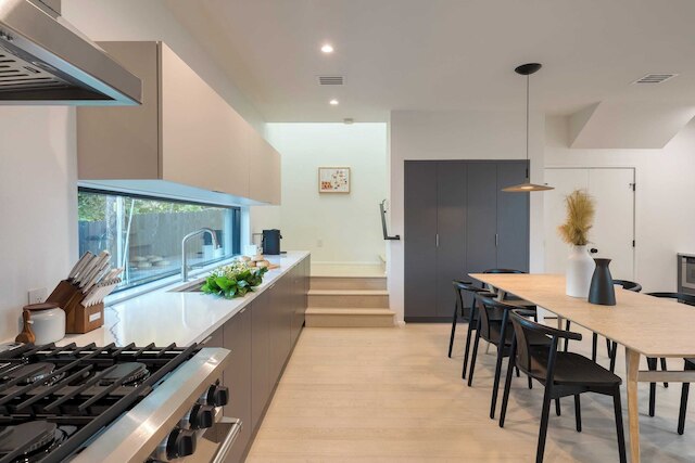 Modern East Austin Home w/ Pool, Near Downtown & Lady Bird Lake Casa 1803 by Avantstay