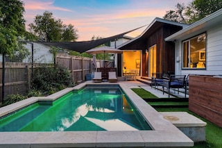 Modern Austin Home w/ Pool, Putting Green & Coffee Nook Townes Retreat by Avantstay