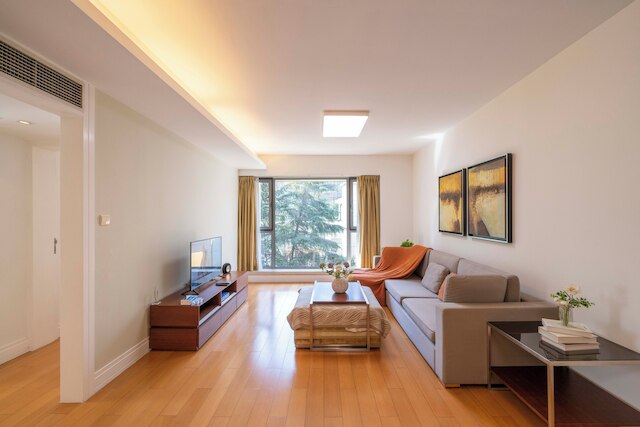 Tyms Cozy 2BR 1BA Apt Near Metro