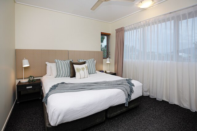 Apartment in the City with Pool and BBQ