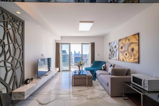 Tyms 2BR 1BA Apt Xujiahui Metro