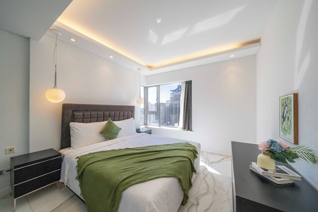 Tyms 2BR 1BA Apt Xujiahui Metro