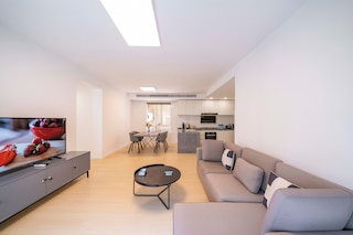 Tyms Stylish 3BR 2BA Apt Xujiahui Shops