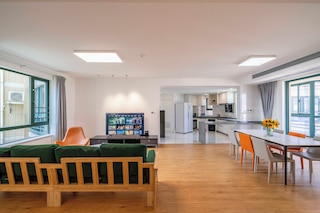 Tyms Spacious 4BR 2BA Apt Xujiahui