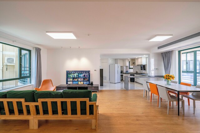 Tyms Spacious 4BR 2BA Apt Xujiahui