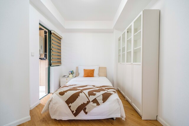 Tyms 4BR 2BA Apt Novel Garden