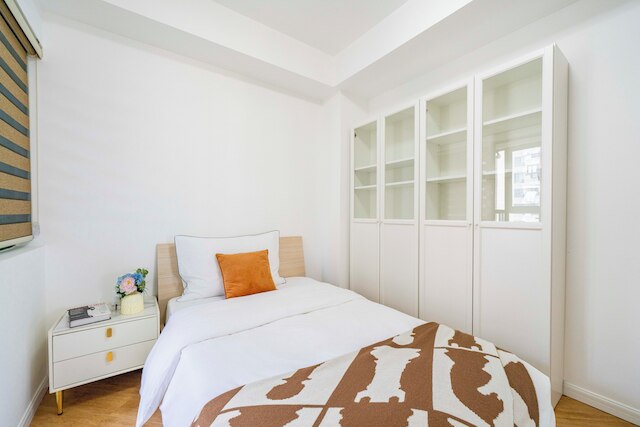 Tyms 4BR 2BA Apt Novel Garden